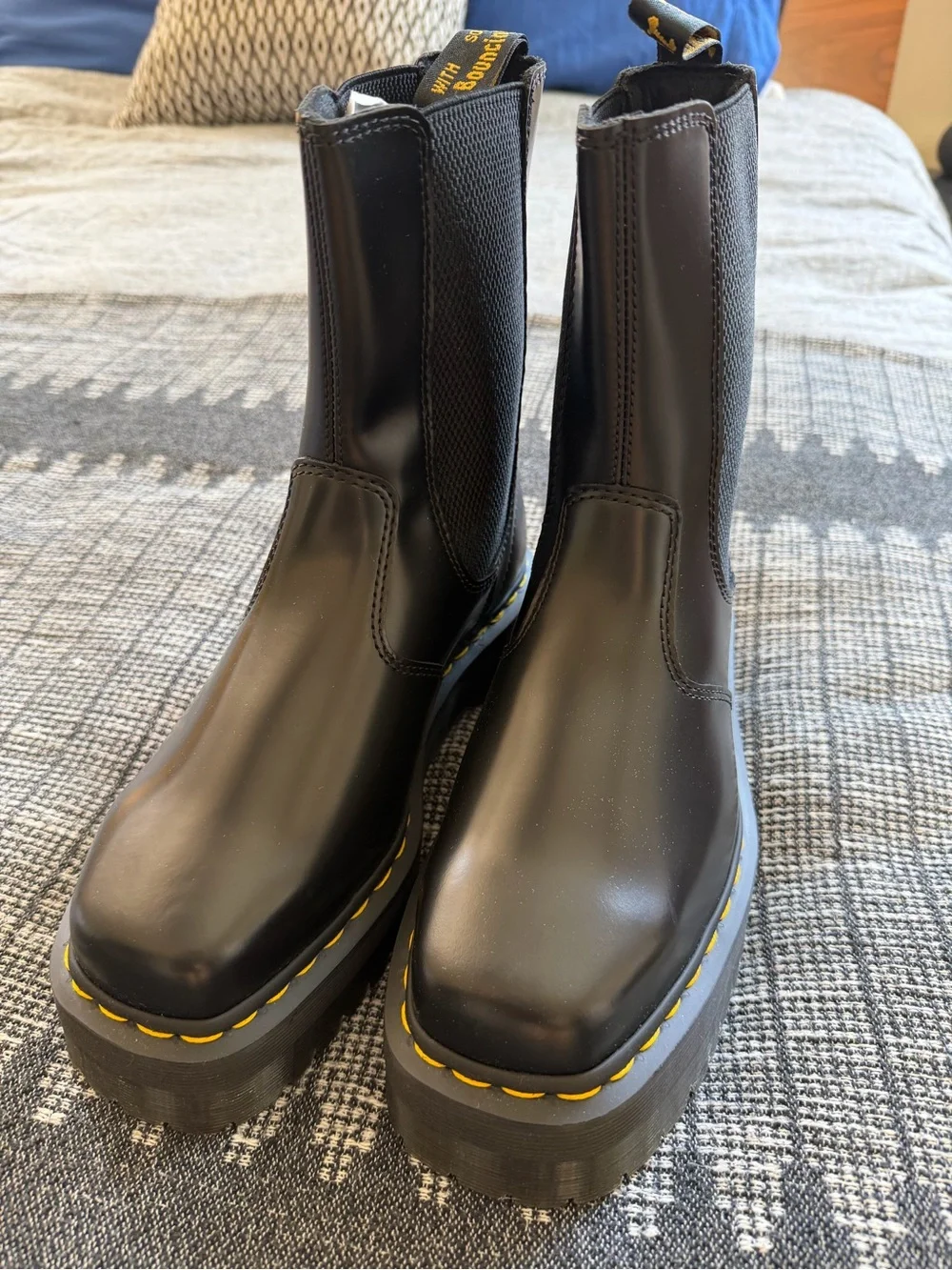 Dr. Martens - Chelsea Boot - Women, black, 9 US